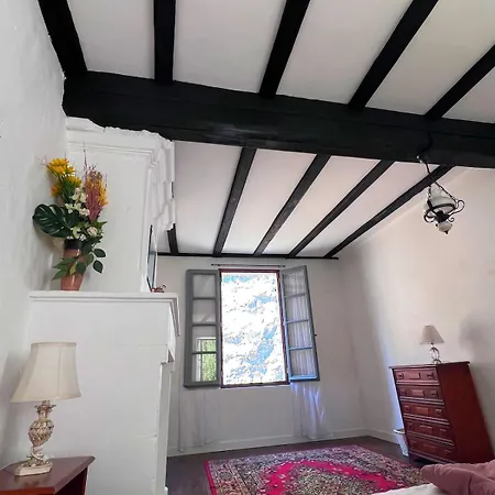 Maison De Caractere Avec Vue Sur La Verdure