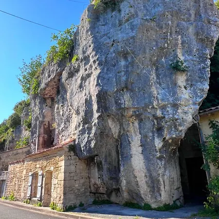 Maison De Caractere Avec Vue Sur La Verdure Casa de Férias
