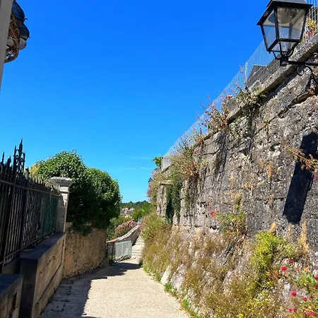 Maison De Caractere Avec Vue Sur La Verdure